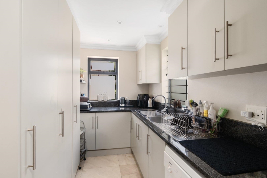 3 Bedroom Property for Sale in Sea Point Western Cape